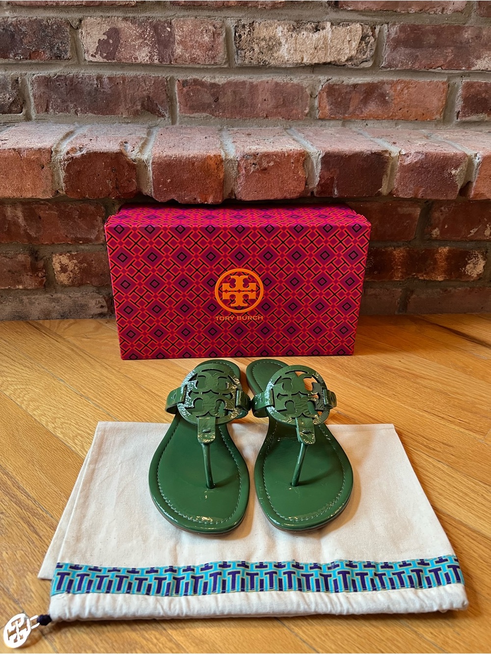 Tory Burch Arugula Green Naplak Patent Leather Miller Sandals - Picture 3 of 13